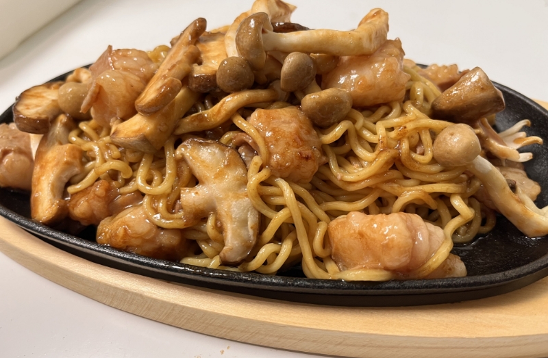 きのこたっぷり博多もつ焼きそば